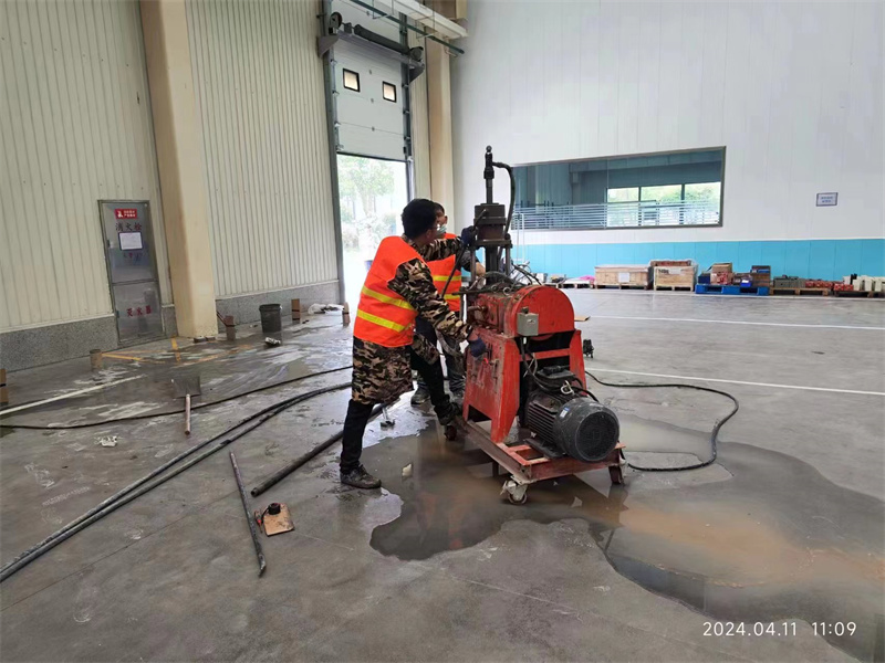 黄流镇厂房地面下沉塌陷注浆加固施工